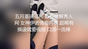 红色奶头妹子夜晚户外回车上车震，牛仔裤开裆塞着跳蛋口交后座大力抽插非常诱人