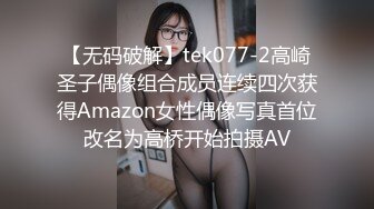 眼睛笑得眯成了月亮，真好看的风韵少妇，邀约她过来帮忙推油打飞机，顺便喂她饱吃一顿鸡巴 嘿嘿~