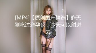 纯情美少女 阴毛杂乱无章 不过粉木耳蝴蝶逼还是加分不少 全程露脸道具自慰