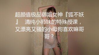 美眉 在沙发上抱着双腿被无套爆菊花 屁眼都操出了大洞洞 姿势还蛮享受 看来经常插习惯了