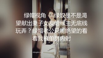 满背纹身萌萌哒双马尾美妞，无聊和炮友来一炮，特写深喉吸吮很卖力，主动上位骑乘，扶着屁股一顿猛操