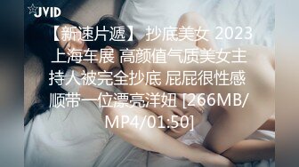 2024举牌定制，邻家乖乖女眼镜妹【小芸】高价私拍，露出道具紫薇丝足吃鸡爪弹足交啪啪野战花样真挺多 (8)