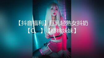 【新片速遞】&nbsp;&nbsp;十二月新流出❤️厕拍大神手持闯拍咖啡店女厕偷拍店员和顾客尿尿[462MB/MP4/09:17]