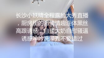 清纯超甜学生妹刚下海，顶级翘臀拨开丁字裤假屌爆，说话嗲嗲淫语骚话