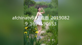 黑丝美少女翘起小屁屁等待主人的大鸡巴后入小骚穴