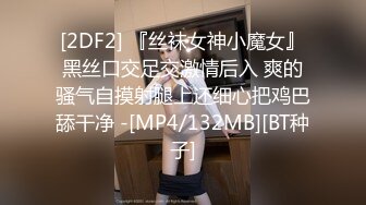 健身骚货找牛郎！两男一女激情大战！左右开弓大屌轮流吃，骑乘位爆操美臀，一个操完换下一个