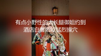 爆乳眼镜小美女 按着脑袋一顿插嘴 无毛小穴啪啪爆操 尿完尿继续猛干