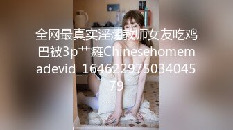 商场白色隔板全景后拍多位美女尿尿2 (2)