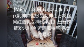 蓝发眼镜萌妹子情趣女仆装黑丝双人啪啪 逼逼塞跳蛋上位骑乘大力抽插呻吟 很是诱惑喜欢不要错过