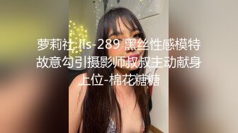 约操很能喷豹纹少妇，花臂纹身一线天肥穴