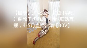 娃娃音超清纯金发萝莉萌妹，撩起衣服揉捏奶子，振动棒特写抽插粉穴，超级嫩进进出出，高潮搞得小穴很湿