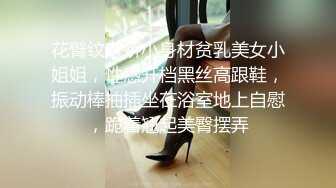 [MP4/ 491M]&nbsp;&nbsp;眼镜哥去刚离婚的女同事家里让她穿上情趣丝袜 各种姿势啪啪啪 完美露脸