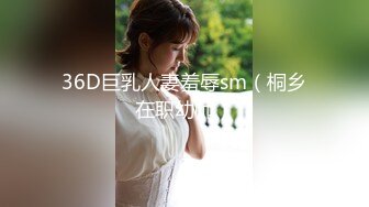 破解家庭摄像头，四眼妹还蛮正点，赤裸对着镜子嘻嘻哈哈 像是DJ舞女，好搞笑的哈哈哈！