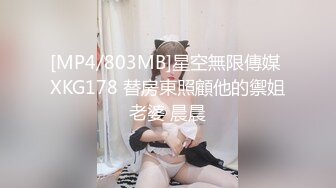 《魔手外购极品厕拍》商业城女厕全景偸拍多位少女少妇熟女方便，后位先拍脸再拍大白屁股，憋尿到极限的良家少妇动作逗死人 (11)