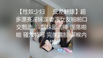 科技楼蹲守连衣短裙披肩发美女 粉粉的肉唇肥肥的逼   