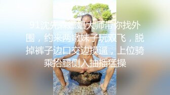 颜值女神带上眼镜OL风，干净无毛粉穴，自摸扣穴，浴室湿身诱惑