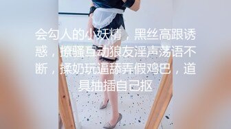 猎奇系列-女女调教女人才最了解女人,看妈妈新收的小母狗喜欢吗给主人妈妈舔脚 添嫩穴 喝妈妈的圣水 内容可能引起不适  谨慎观看！！！