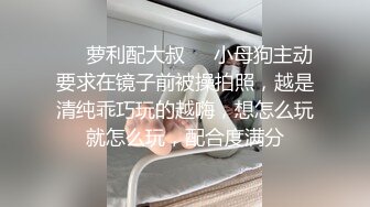 闷骚的少妇露脸逼肥奶大会喷水，一个人精彩展示，全裸自慰道具抽插逼逼，浪叫呻吟不止