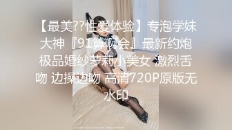 衣服还没脱完就开干 边口交边手指扣逼 现场激烈3P大战