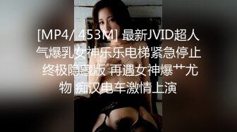 【情侣自拍】小女友吃着汉堡也不放过，喊着要爸爸鸡巴操