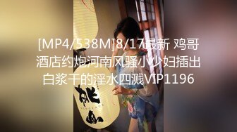 金毛漂亮的外围女神，喝着娃哈哈，数着一堆毛爷爷现金笑得很灿烂