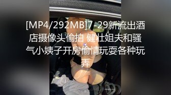 两个大肥屁股叠罗汉一对美鲍鱼，童颜巨乳妹子掰穴露出粉红嫩肉