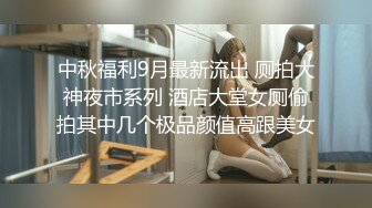 土豪家中沙發上玩背著男友出來偷情的美女