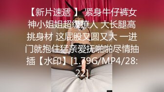 穿黑丝的女友和单男前戏