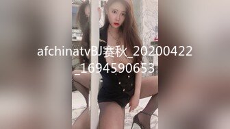 轻熟女长发露脸道具自慰插菊花，整根没入，掰穴特写蝴蝶逼