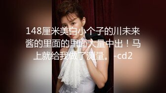 高颜值留学美女被男友后入式干的受不了趴在地上还被继续插着