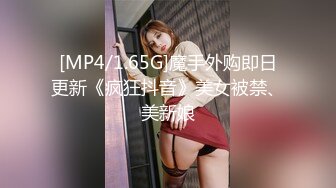 漂亮轻熟女吃鸡啪啪 啊啊快点快点 撅着屁屁被大哥无套猛怼 骚叫连连 射了一屁屁