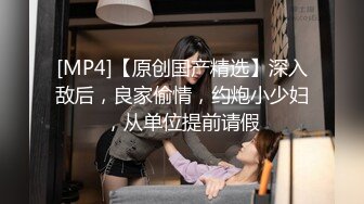 《极品CP 魔手 外购》技术型坑神巅峰厕拍！闯入大学校园女洗手间隔板缝中高清偸拍多位小姐姐方便，露脸照同步私处放尿