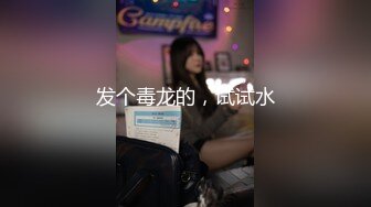 淫荡骚货小女友，居家操骚逼，舔屌吸吮，扒下内裤舔逼，主动骑乘位抽插，奶子直晃动，后入姿势特写表情