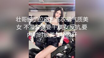 NTR绿帽3P淫妻，和单男的前后攻击下娇妻获得连续的性高潮，娇妻被单男操小骚逼 自己在一旁拍摄