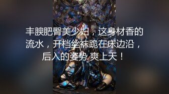 -眼镜小妹和闺蜜浴室双人秀 极品美臀假屌互插 跪在地上特写 越玩越来劲