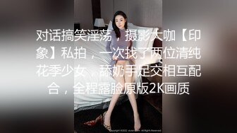 时装模特和摄影师大胆模仿优衣库在试衣间打炮