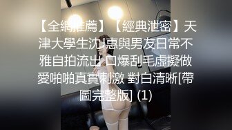 胡子哥沙发上操皮裤蜜桃臀骚女 直接撕开皮裤 拨开骚丁玩逼