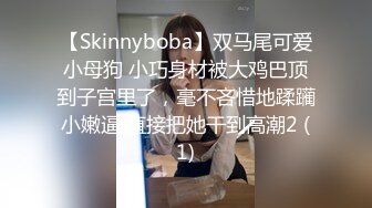 KTV女厕全景偷拍穿着连体衣的少妇把裆部往边上一扒拉就开尿