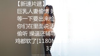 白T恤轻熟女,很懂男人心,透视内内小穴似漏非漏更是诱人,掰开湿透了