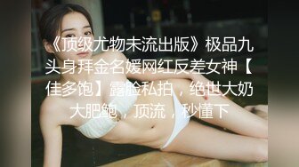 刚刚从饭店走出来的漂亮小靓妹 BB还挺嫩  