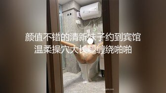 三个中年少妇伺候一个大哥激情，全程露脸丝袜情趣吃奶玩逼道具插，穿上假鸡巴内裤互草，口活大鸡巴各种抽插